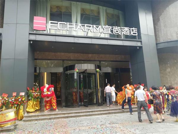 阳江宜尚酒店三翼旋转门工程